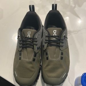 Ax shoes olive green never been worn size 7 in women